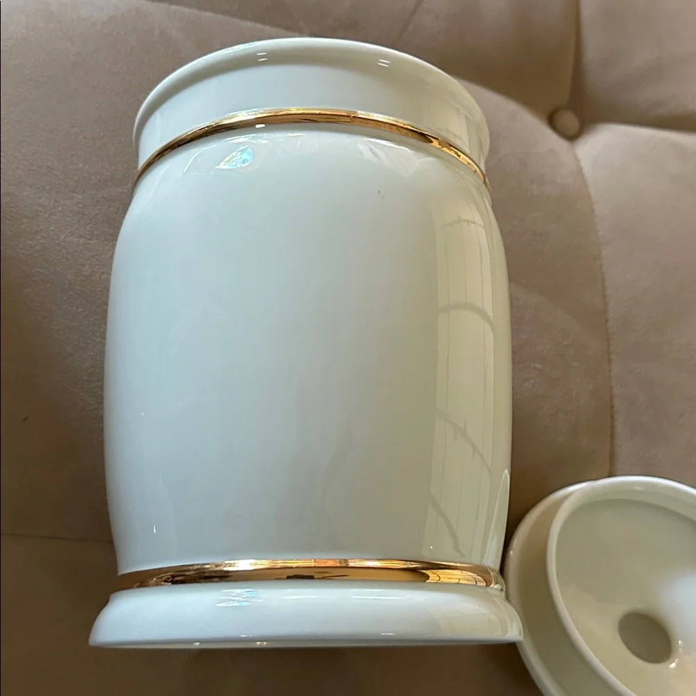 1991 Hummel Danbury Mint Porcelain Cookie Jar Canister Germany Feeding Time